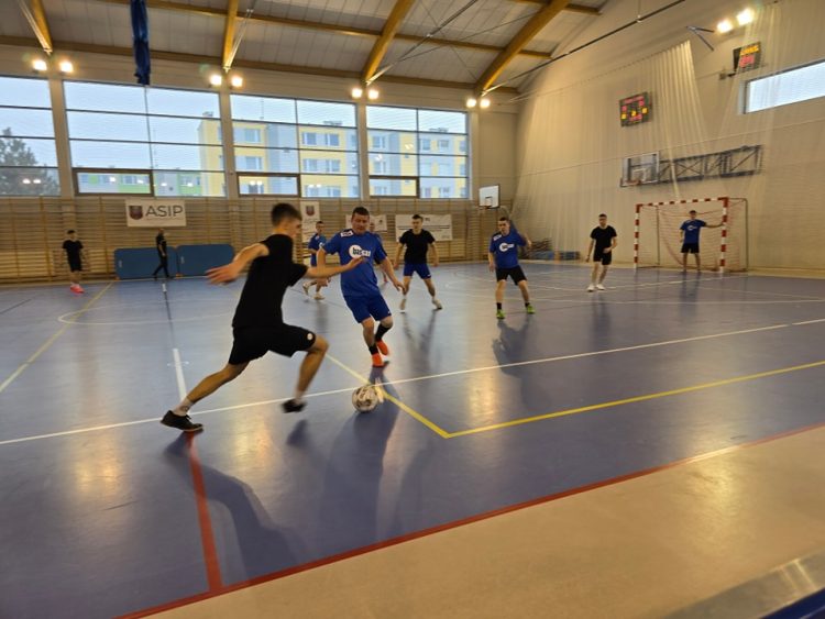 Kto rządzi w „halówce”?