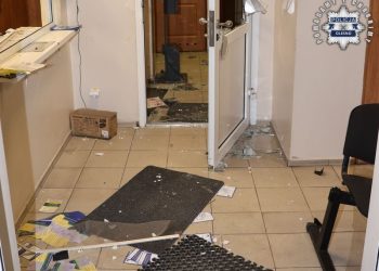 30-latek próbował wedrzeć się do dyżurki i groził policjantowi