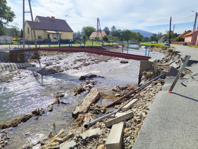 Kładki w Moszczance i Łące Prudnickiej. Jest koncepcja odbudowy