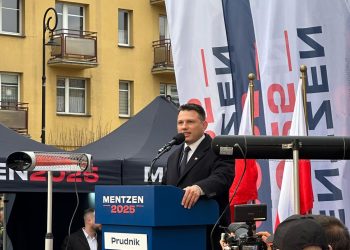 Gipsowe jajo, żołnierze bez butów i „ucieczka” na hulajnodze – czyli Mentzen w Prudniku