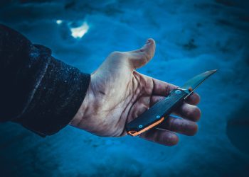 Groził nożem dzieciom w Halloween. Mieszkaniec powiatu prudnickiego zatrzymany