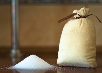 Zamiast elektroniki paczka z solą