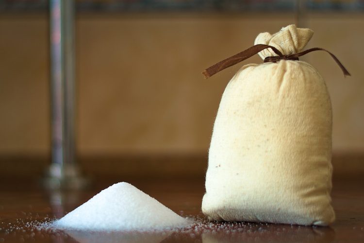 Zamiast elektroniki paczka z solą