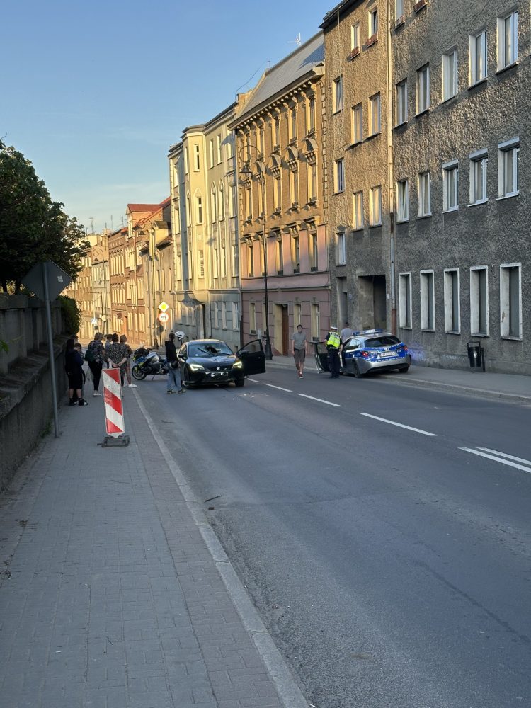 Pieszy ranny w wypadku na DK40