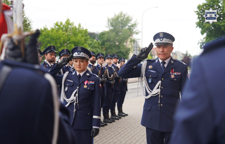 Czas na odznaczenia i awanse – opolscy policjanci świętowali w Nysie