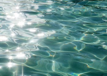 Woda w basenie. Zdjęcie poglądowe.