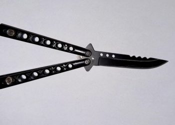 Zaatakował policjanta nożem – o krok od tragedii