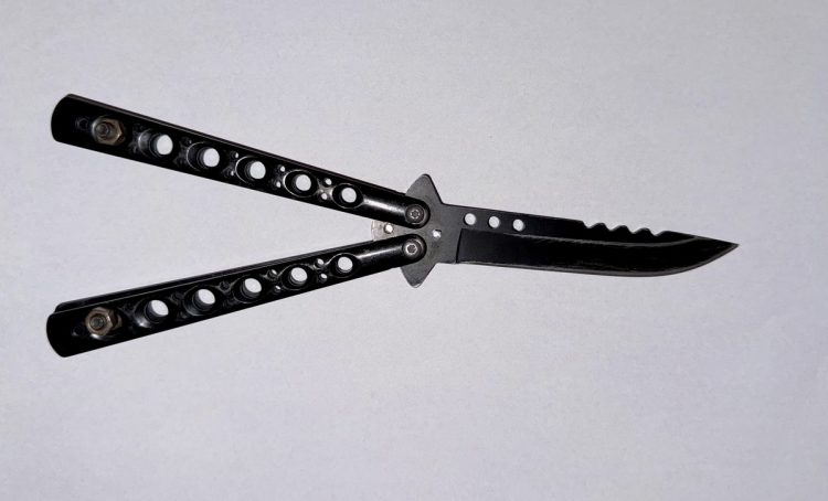 Zaatakował policjanta nożem – o krok od tragedii