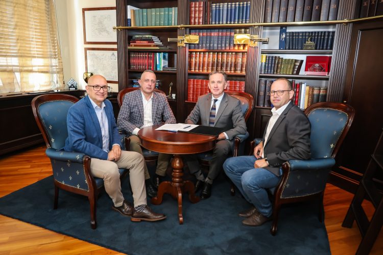 Podpisanie umowy GW Systems Poland z KSSE fot. KSSE