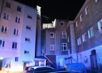 Strażacy ratowali jak alpiniści