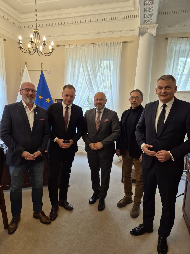 Kiedy basen i hala? Burmistrz ujawnia szczegóły po spotkaniu z ministrem