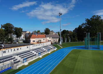 Stadion w Prudniku – kupują kontenery szatniowe