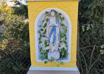 Przydrożny krzyż Ciesznów