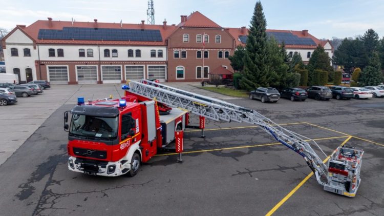 Nowoczesna drabina za blisko 4 miliony złotych. Wielkie wzmocnienie straży pożarnej w Prudniku
